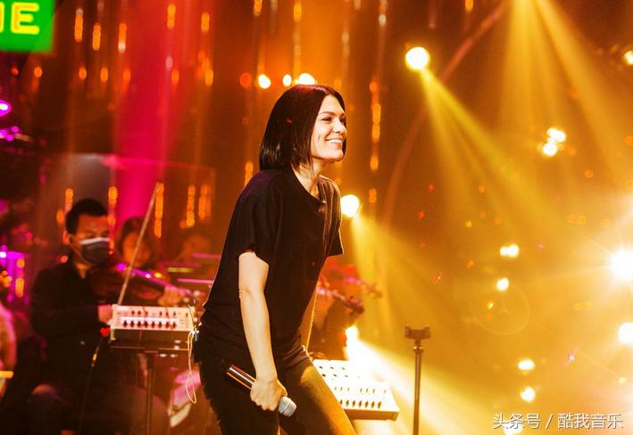 腾格尔参加t台首秀,歌手2018腾格尔踢馆视频
