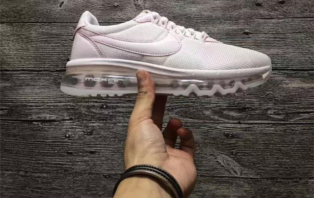 少女心爆棚的校园风运动鞋,初恋感粉色穿搭推荐