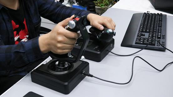 罗技x52评测视频,罗技x56飞行摇杆设置教程