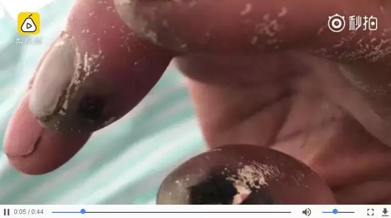 看着都疼!环卫工的手被强酸腐蚀,今天我们一起为他们倡议