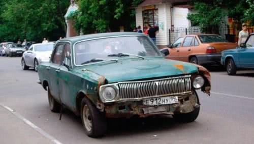 汽车开到没油伤车了怎么办,汽车开到彻底没油了还能不能开