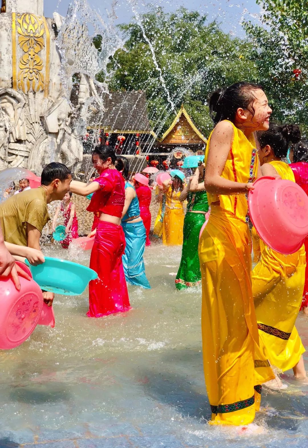 体验一把傣族人民的泼水节,傣族歌曲喜迎新年泼水节的到来