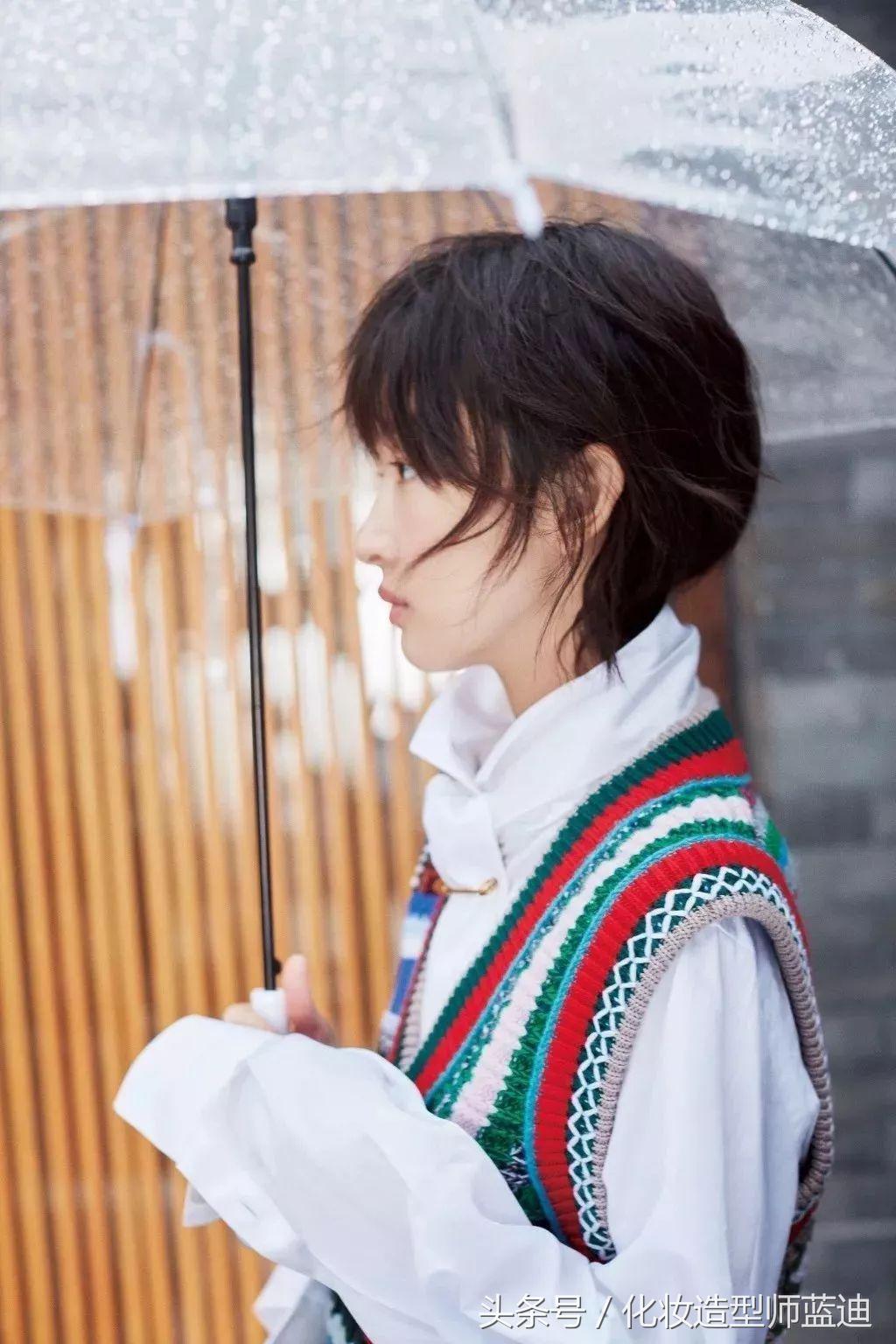 毛衣衬衫最温暖的叠穿套路,墨绿色毛衣配的衬衫穿搭