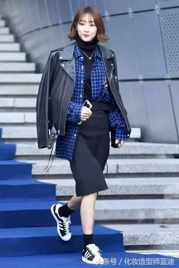 毛衣衬衫最温暖的叠穿套路,墨绿色毛衣配的衬衫穿搭