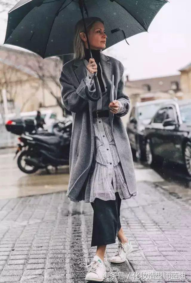 毛衣衬衫最温暖的叠穿套路,墨绿色毛衣配的衬衫穿搭