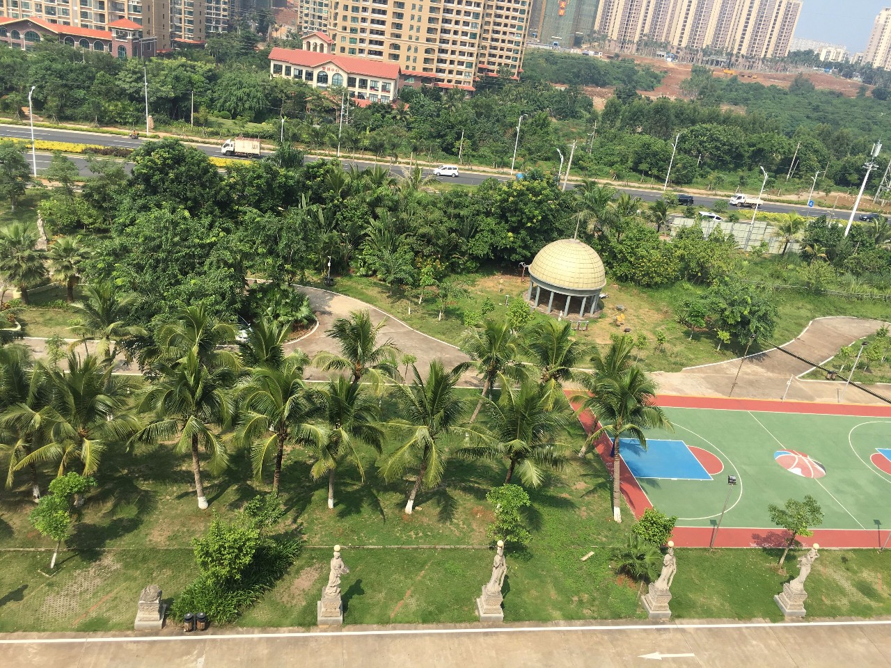 长寿乡,城中央,养老还看丽海阳光