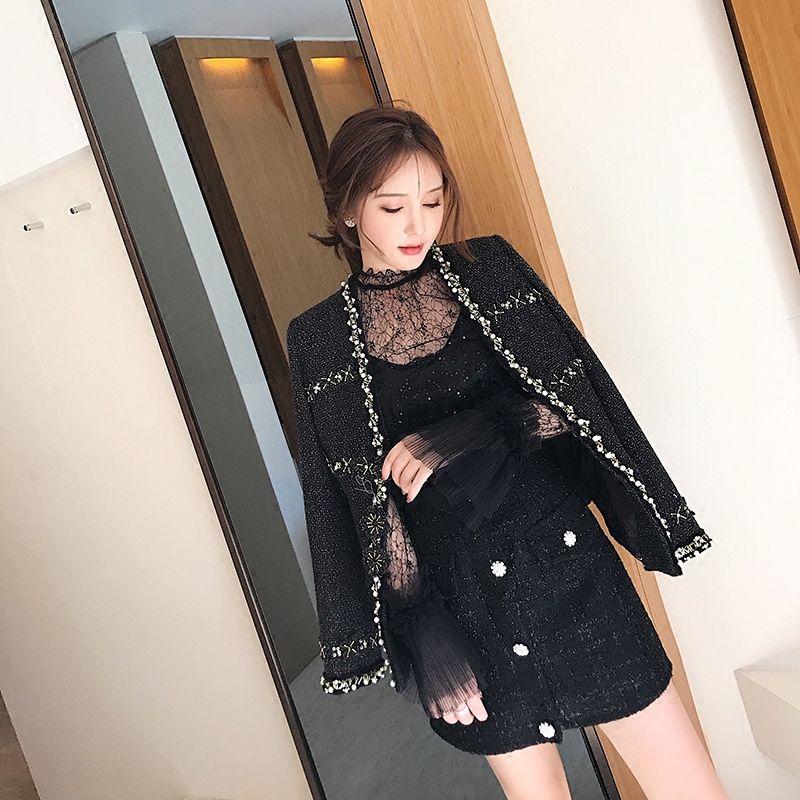 今年流行这样穿蕾丝打底衫,让整个人美的不像话