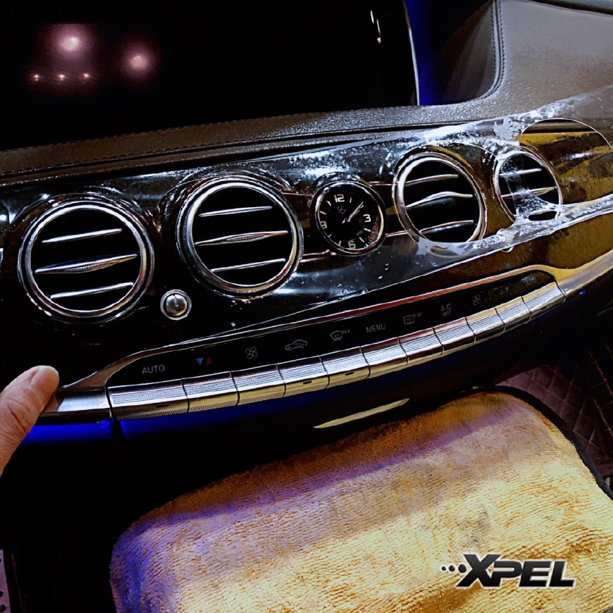 汽车内饰有伤痕怎么办,汽车内饰门板硬塑料划痕怎么修复