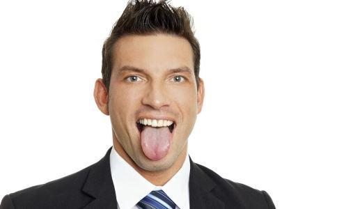 每天刷牙牙齿还是发黄是怎么回事,饮用含氟量过大的水导致牙齿发黄