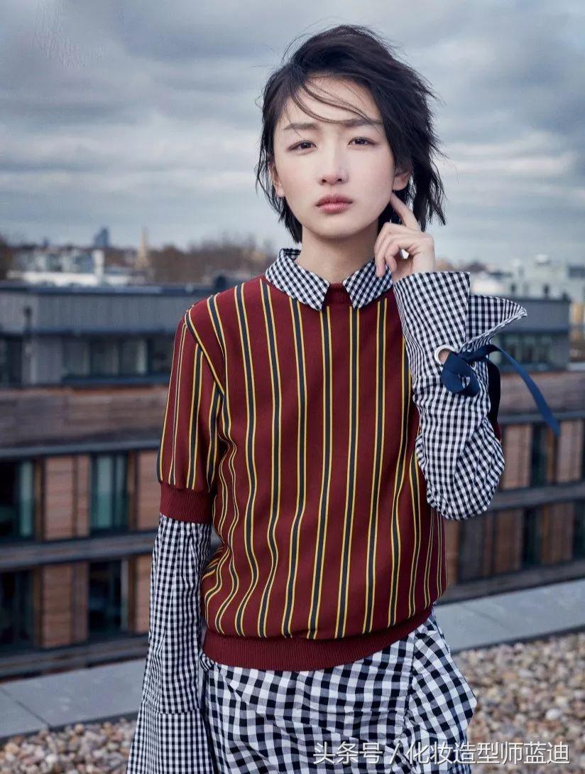 毛衣衬衫最温暖的叠穿套路,墨绿色毛衣配的衬衫穿搭