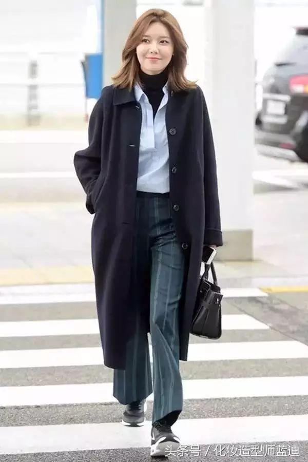 毛衣衬衫最温暖的叠穿套路,墨绿色毛衣配的衬衫穿搭