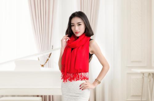 本命年女童是外穿红还是内穿红,本命年不适合穿红色的属相