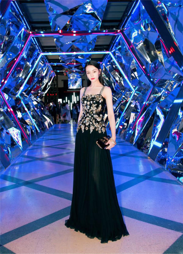 为什么迪丽热巴能接这么多代言,迪丽热巴为什么要代言迪奥