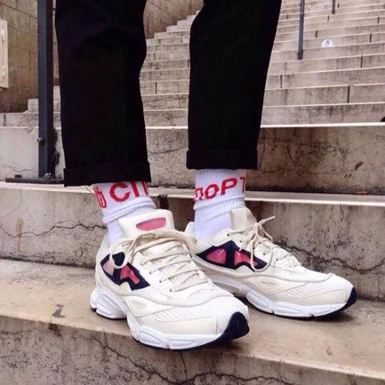 好看又便宜的运动鞋价格20元,好看又大牌的运动鞋