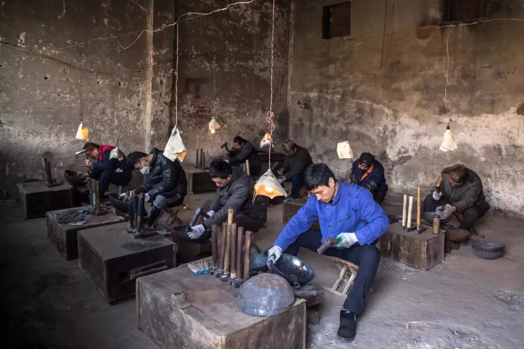 这个锅因《舌尖3》火了，订单排到两年后，人们翻墙堵门都要看它