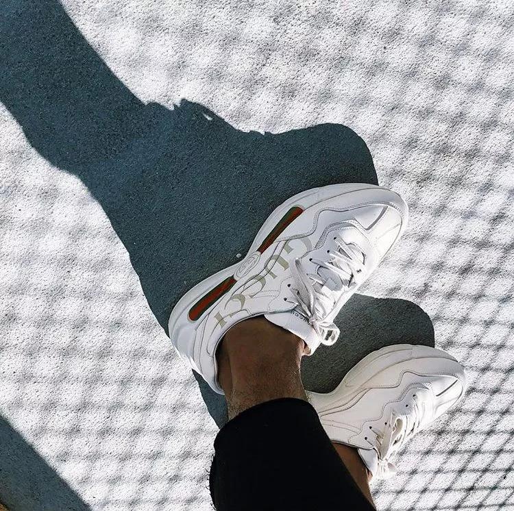 好看又便宜的运动鞋价格20元,好看又大牌的运动鞋