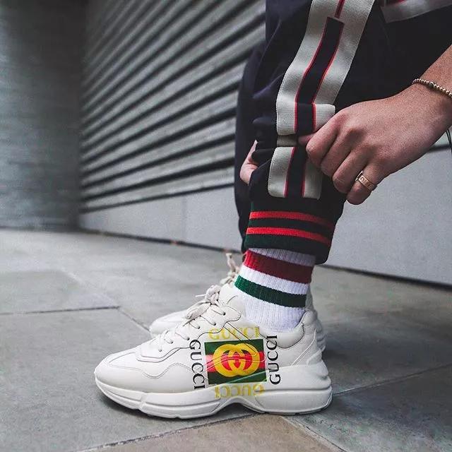 好看又便宜的运动鞋价格20元,好看又大牌的运动鞋