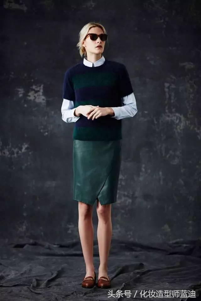 毛衣衬衫最温暖的叠穿套路,墨绿色毛衣配的衬衫穿搭
