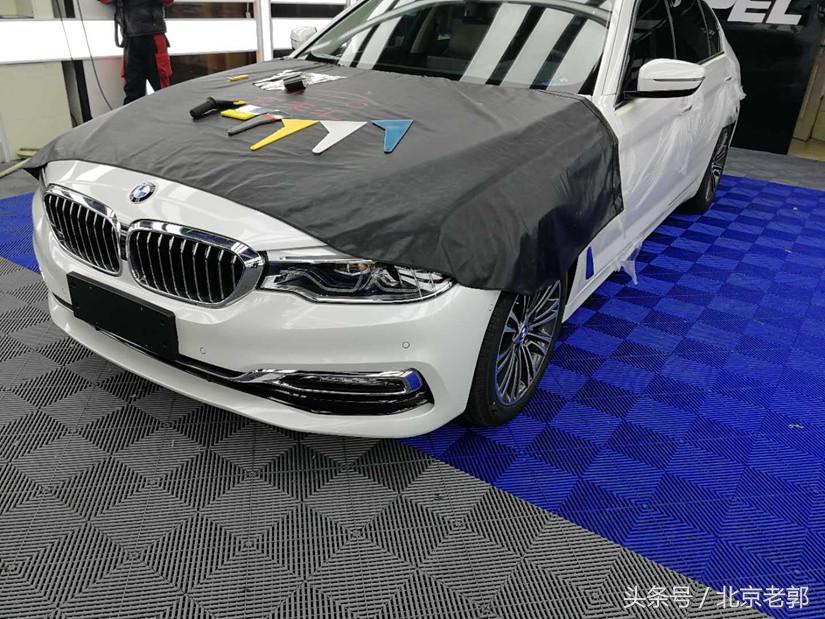 宝马5系玻璃膜反光,宝马5系标轴版贴膜