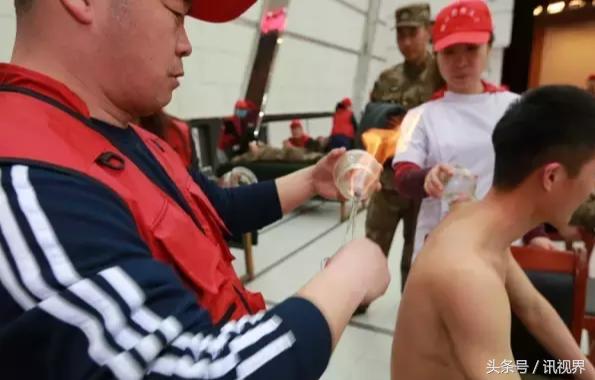 「拥军」鞍山市“修脚王”及其爱心团队来这个红军部队干嘛?