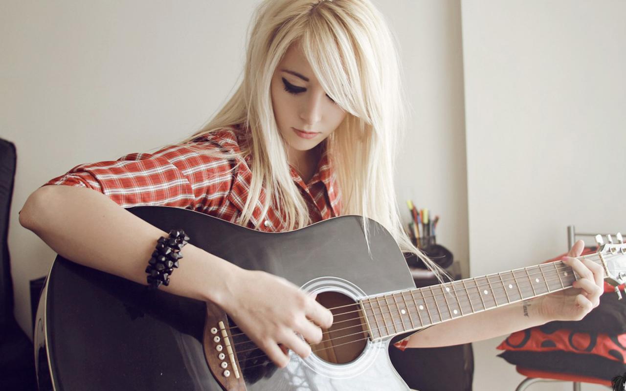 教你一个吉他小技巧,教你一招轻松学会的吉他弹奏