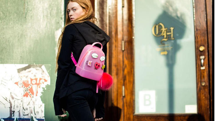 属于裙子和双肩包的惬意时光！