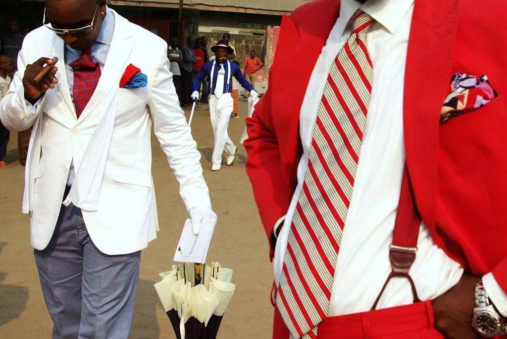 非洲贫民窟的时尚经:即使住最破的垃圾堆里,也穿着最骚的阿玛尼