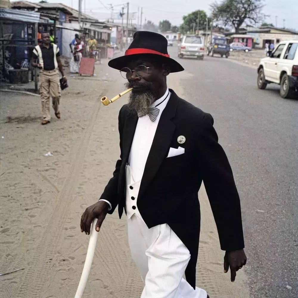 非洲贫民窟的时尚经:即使住最破的垃圾堆里,也穿着最骚的阿玛尼