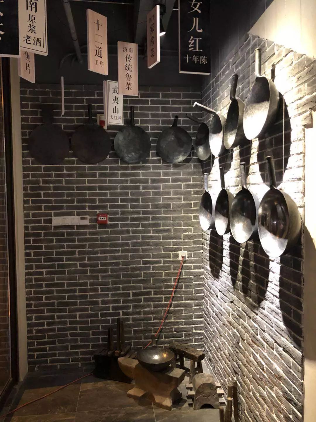 这个锅因《舌尖3》火了，订单排到两年后，人们翻墙堵门都要看它