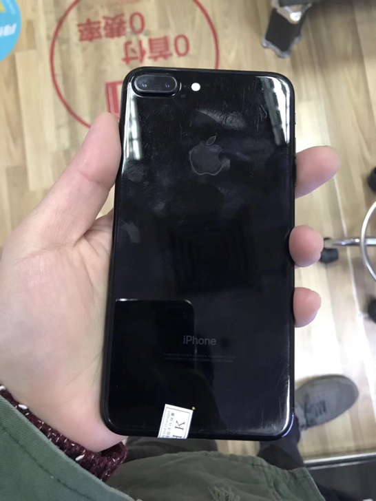 2800收到亮黑iPhone7Plus,颜值爆表,就是不耐磨!