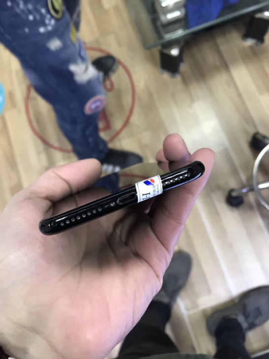 2800收到亮黑iPhone7Plus,颜值爆表,就是不耐磨!