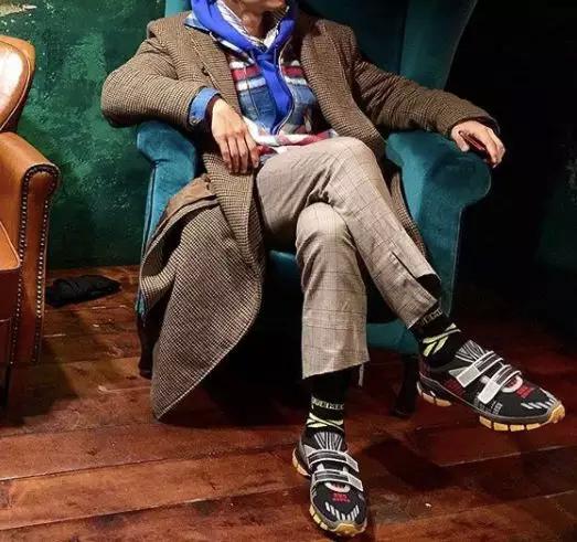 好看又便宜的运动鞋价格20元,好看又大牌的运动鞋