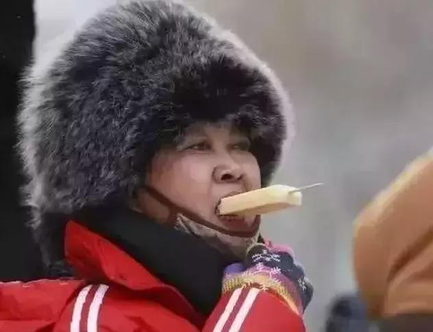 穿着棉袄吃冰棍,穿着棉袄吃着雪糕谜底
