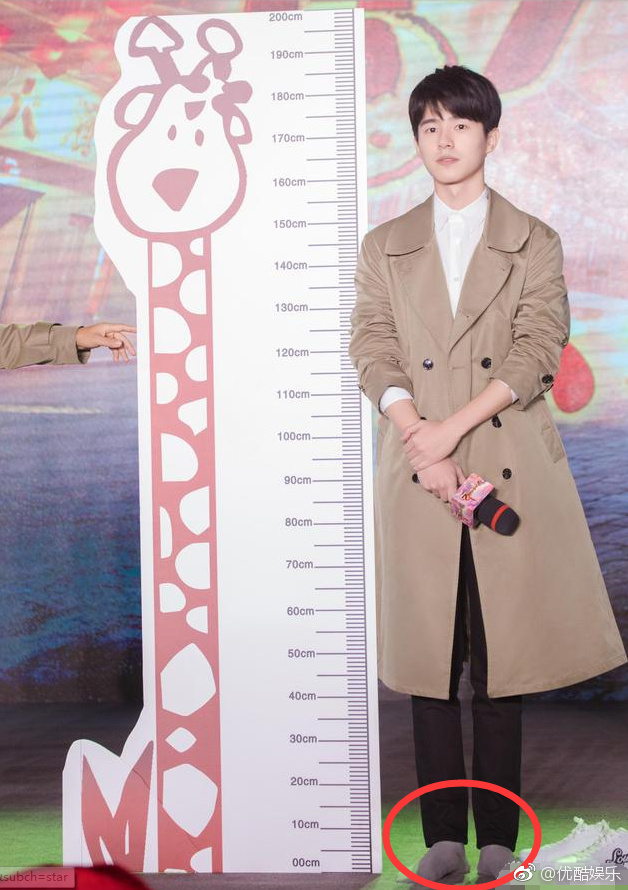 刘昊然增高鞋,刘昊然脱鞋指压板