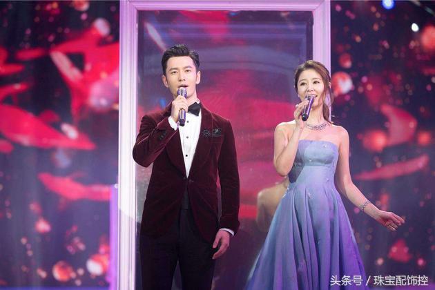 袁泉李易峰,袁泉白衬衣走红毯惊艳场面