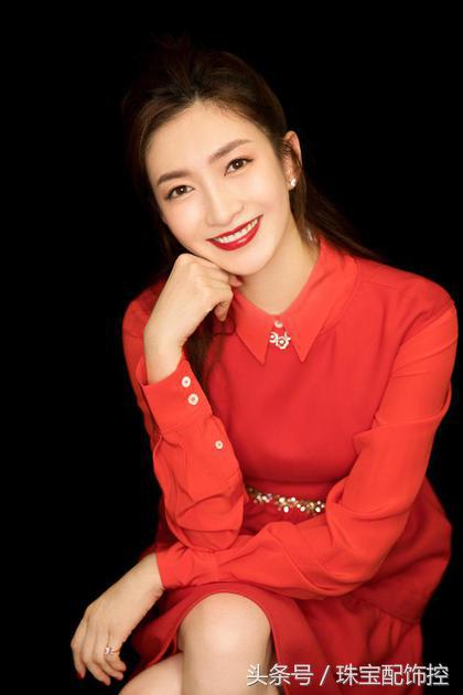 袁泉李易峰,袁泉白衬衣走红毯惊艳场面