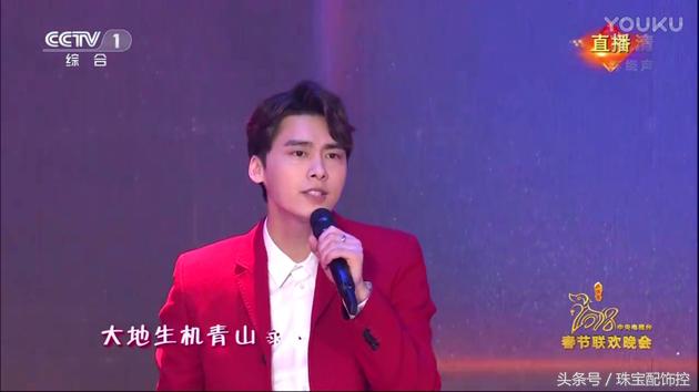 袁泉李易峰,袁泉白衬衣走红毯惊艳场面