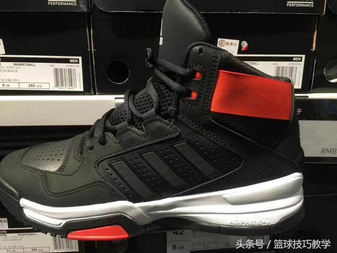 你的第一双球鞋,你还记得你的第一双足球鞋吗