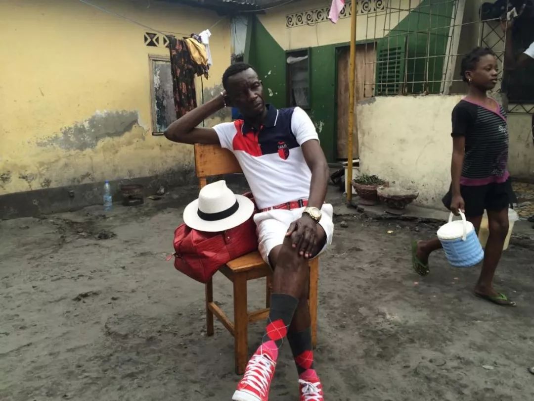 非洲贫民窟的时尚经：即使住最破的垃圾堆里，也穿着最骚的阿玛尼