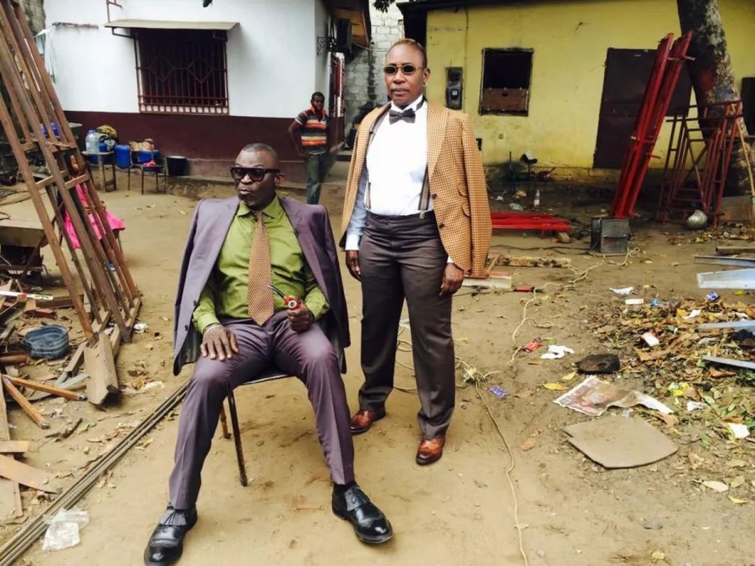 非洲贫民窟的时尚经:即使住最破的垃圾堆里,也穿着最骚的阿玛尼