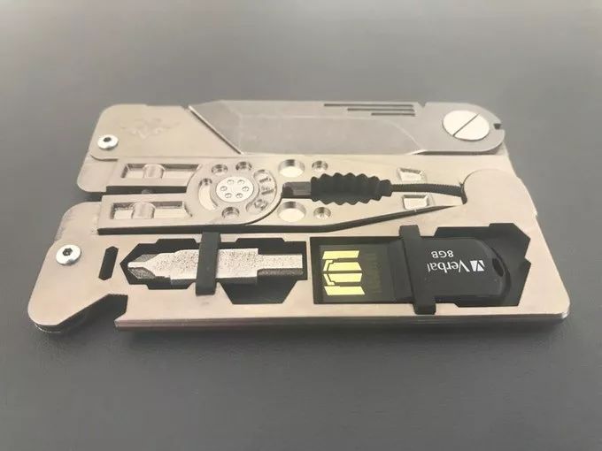 超实用卡片式工具箱,小到可以藏在钱包里