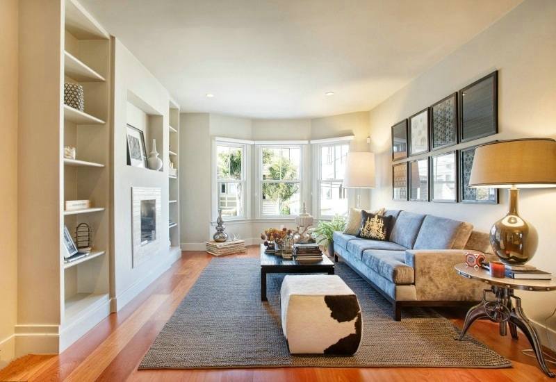 客厅储物柜上摆什么大气上档次,客厅多格储物柜靠墙