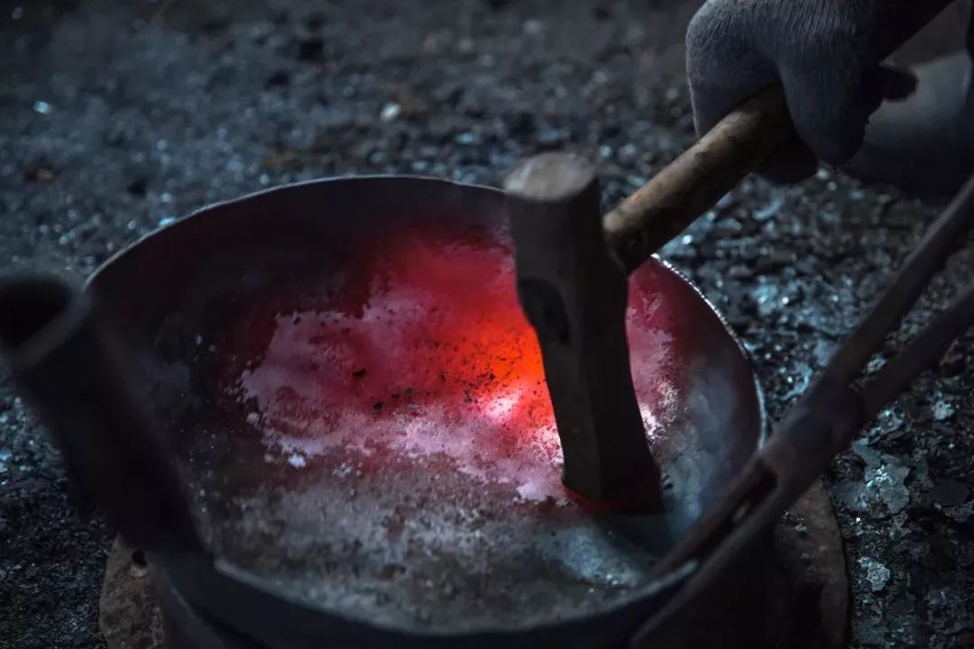 这个锅因《舌尖3》火了，订单排到两年后，人们翻墙堵门都要看它