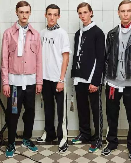 好看又便宜的运动鞋价格20元,好看又大牌的运动鞋