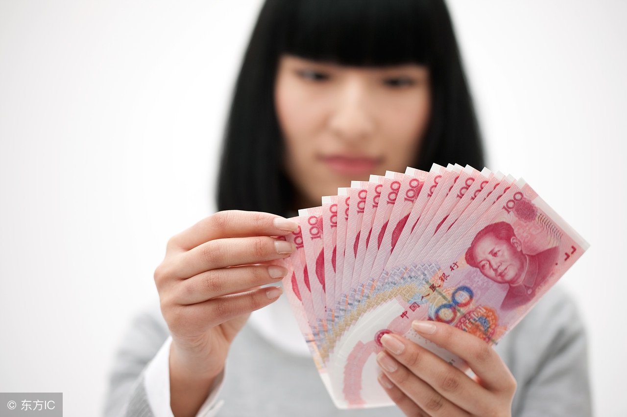 孩子压岁钱给妈妈买包,给小孩5万元压岁钱