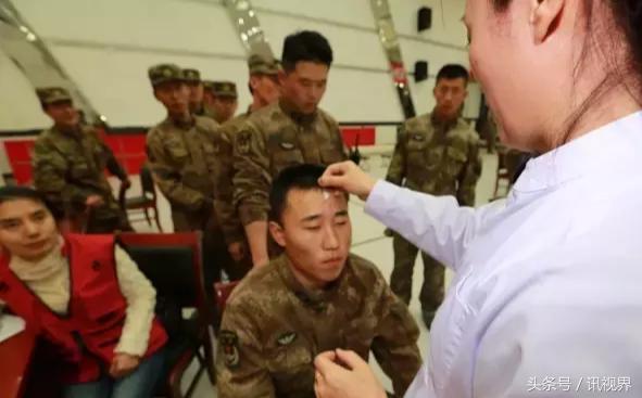 「拥军」鞍山市“修脚王”及其爱心团队来这个红军部队干嘛?