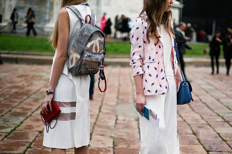 属于裙子和双肩包的惬意时光！