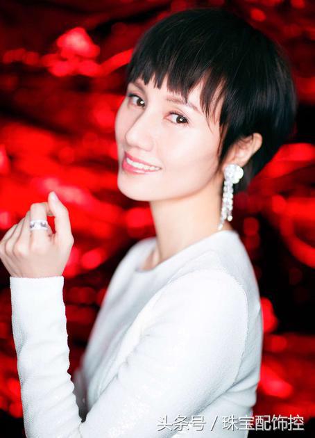 袁泉李易峰,袁泉白衬衣走红毯惊艳场面