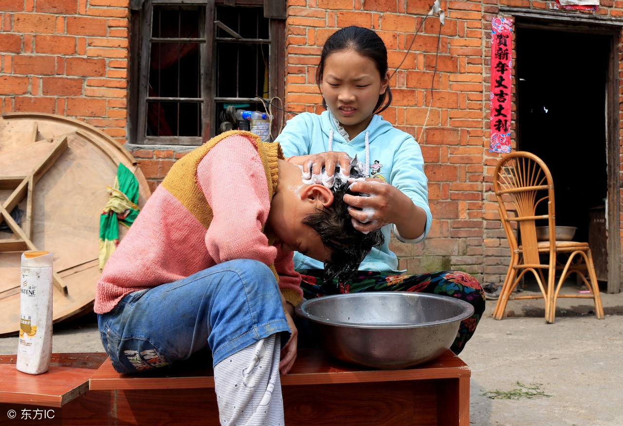 有个相差16岁的弟弟是种什么体验,生活中的姐弟恋
