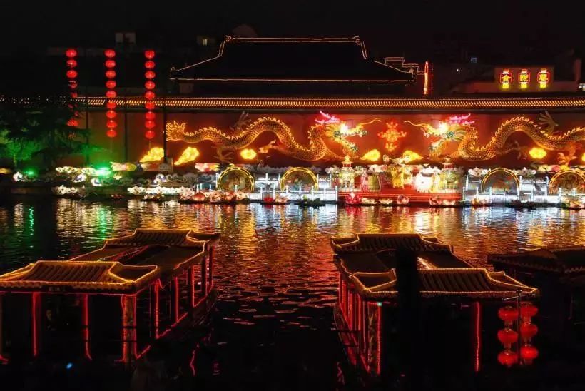 今夜的南*夫子京**庙，全是人人人人！有你吗？